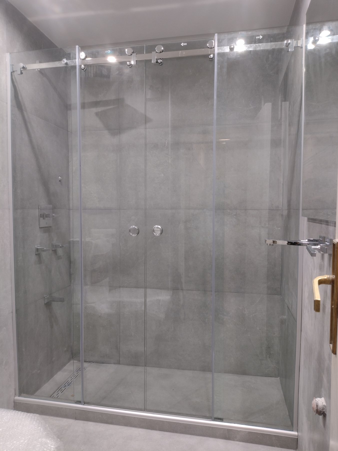 Mamparas de Baño modelo Corredizas Granero “Steel”